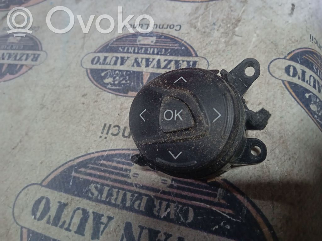 Ford Kuga I Steering wheel buttons/switches 