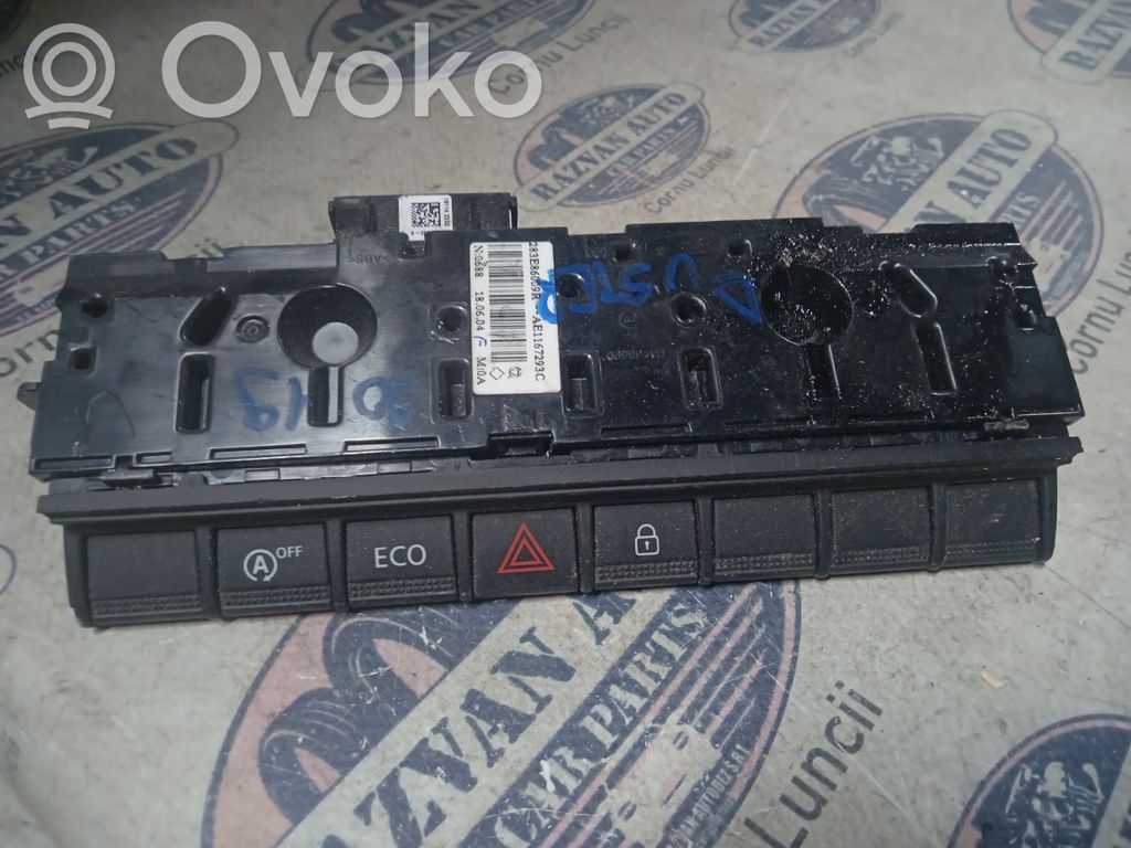 Dacia Duster Przyciski / Przełącznik regulacji głośności 