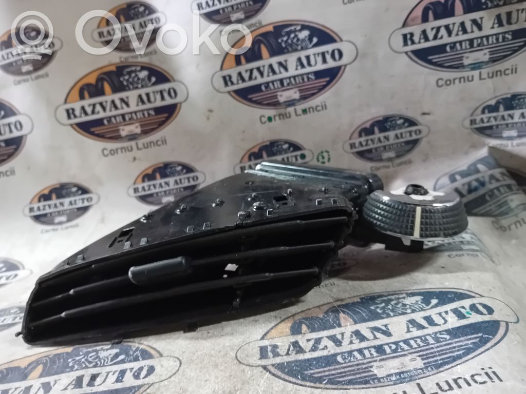 Ford B-MAX Dysze / Kratki środkowego nawiewu deski rozdzielczej 