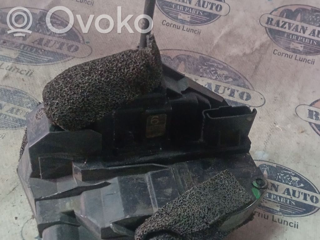 Nissan Qashqai Front door lock 