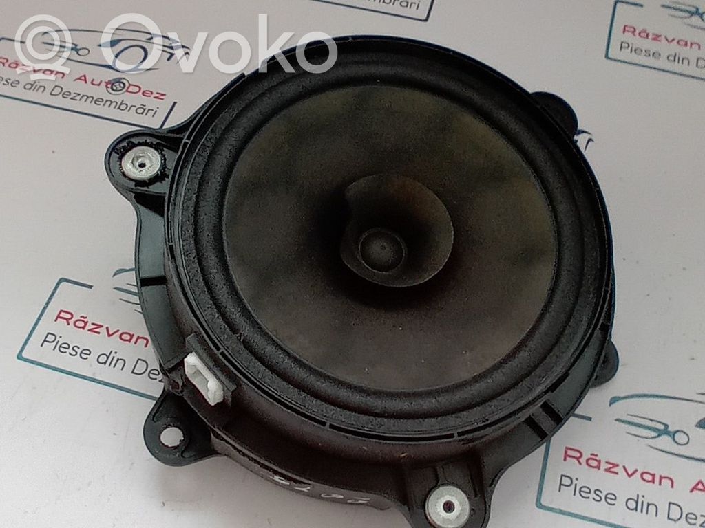 Renault Captur Front door speaker 