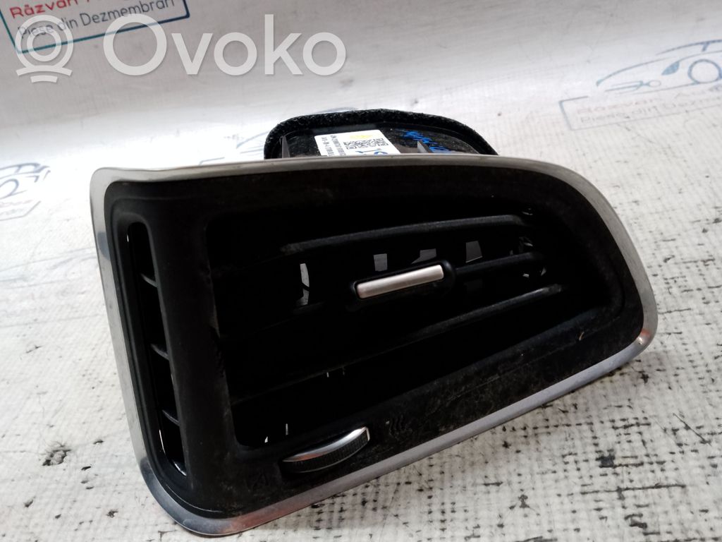 Ford B-MAX Dysze / Kratki środkowego nawiewu deski rozdzielczej 