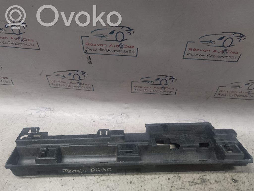 BMW 3 F30 F35 F31 Ślizg listwy progowej 