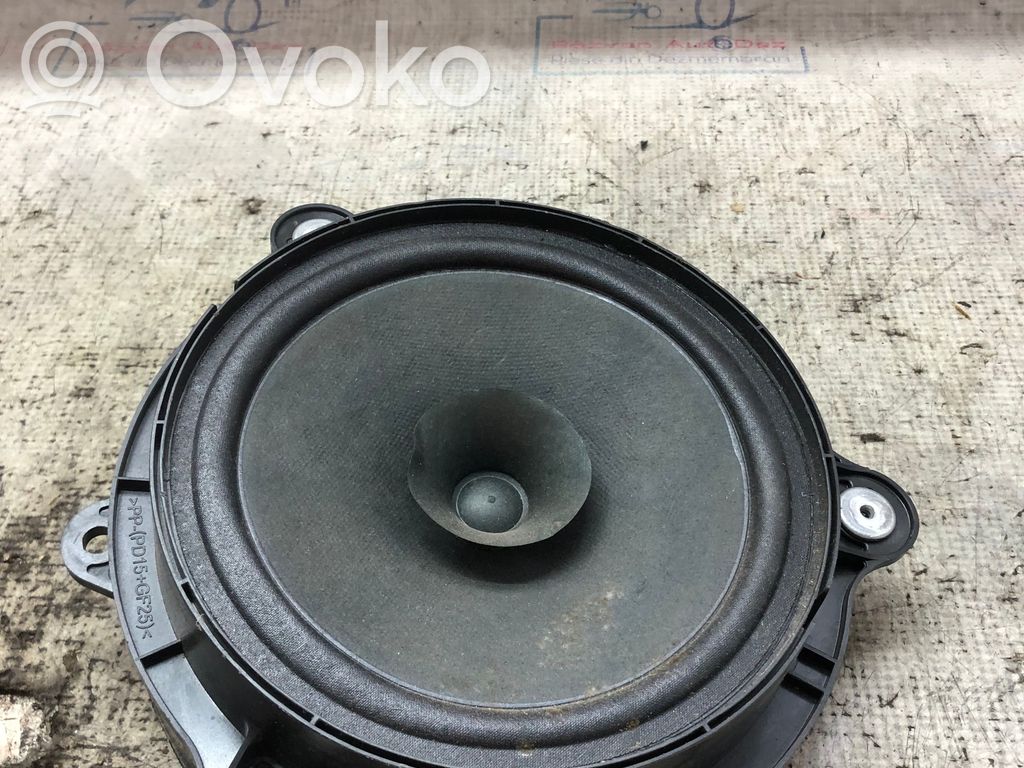 Renault Captur Front door speaker 