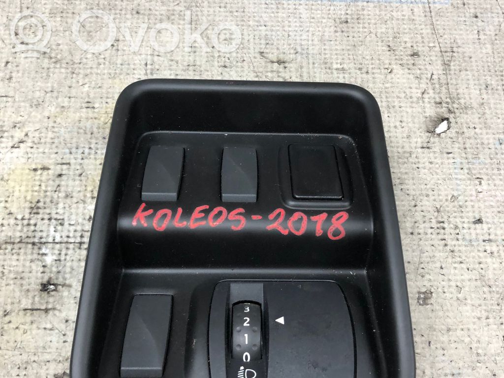 Renault Koleos I Światło fotela przedniego 