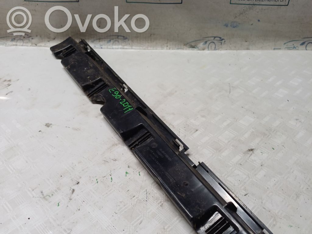 Bumper support mounting bracket corner