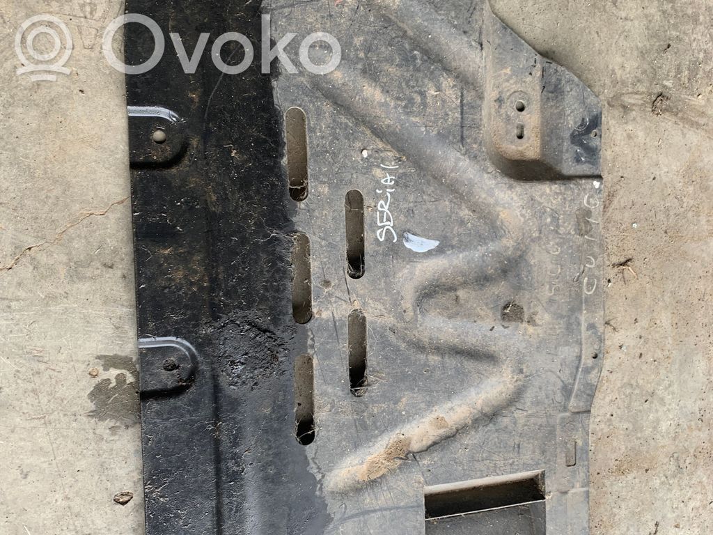 Cache de protection sous moteur