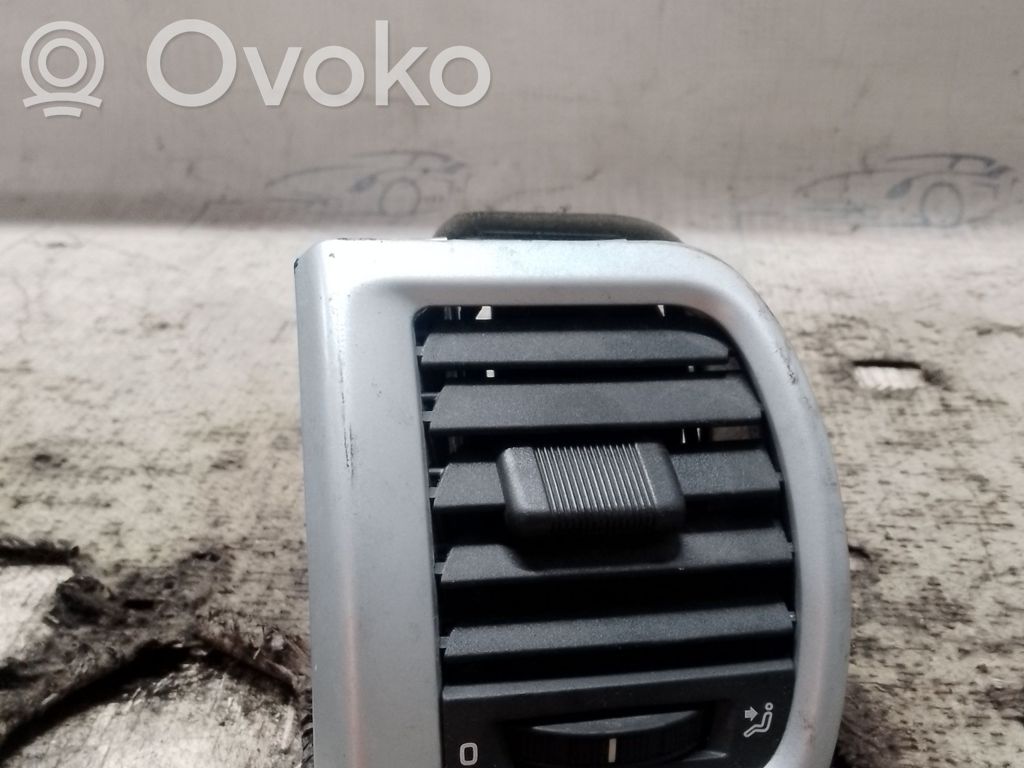 Skoda Fabia Mk2 (5J) Dash center air vent grill 