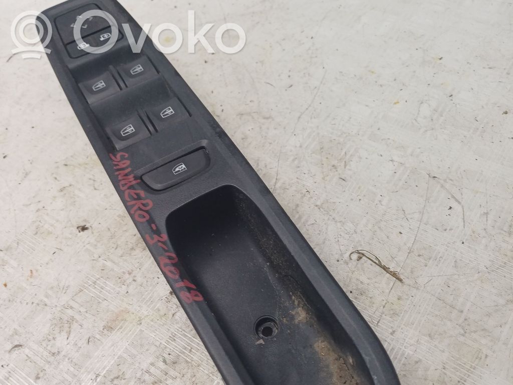 Dacia Sandero Interruptor del elevalunas eléctrico 