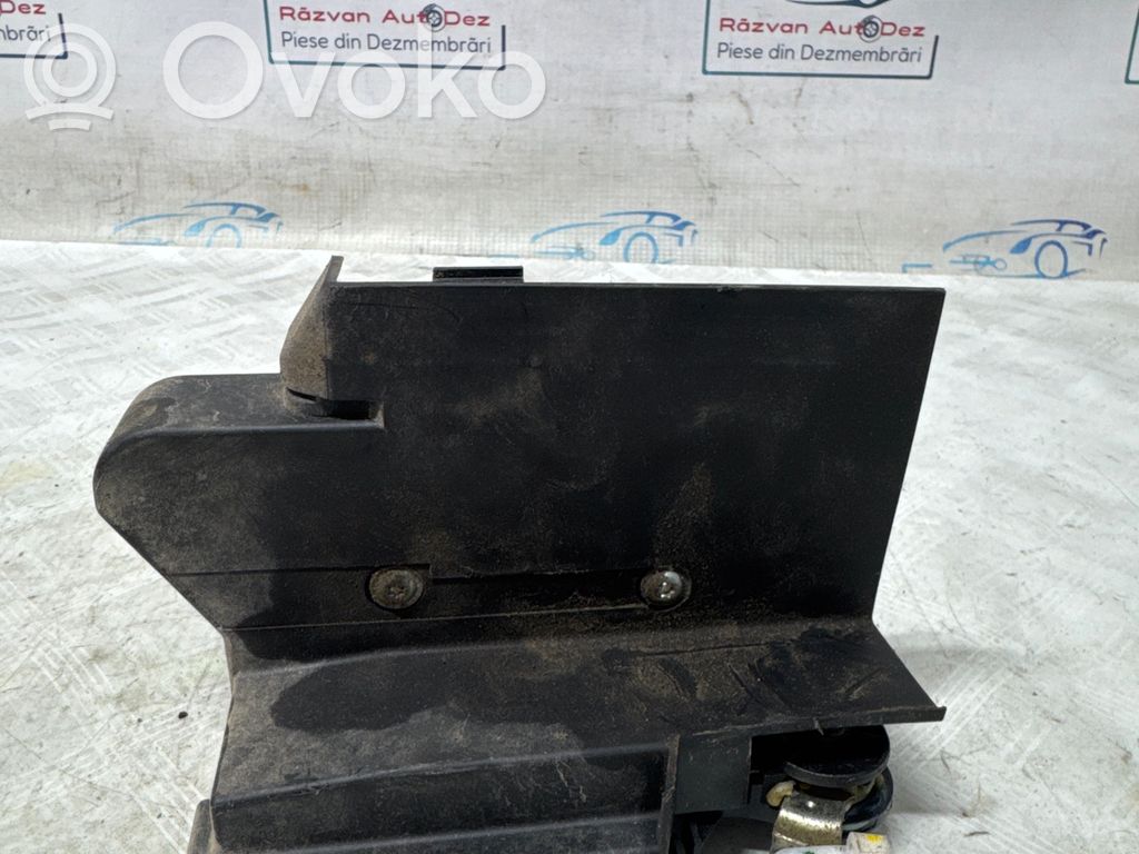 Dacia Duster Takaoven lukko 