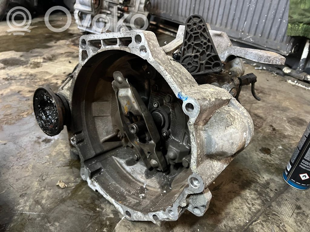 Volkswagen Jetta I Cutie viteze manuală cu 5 trepte 