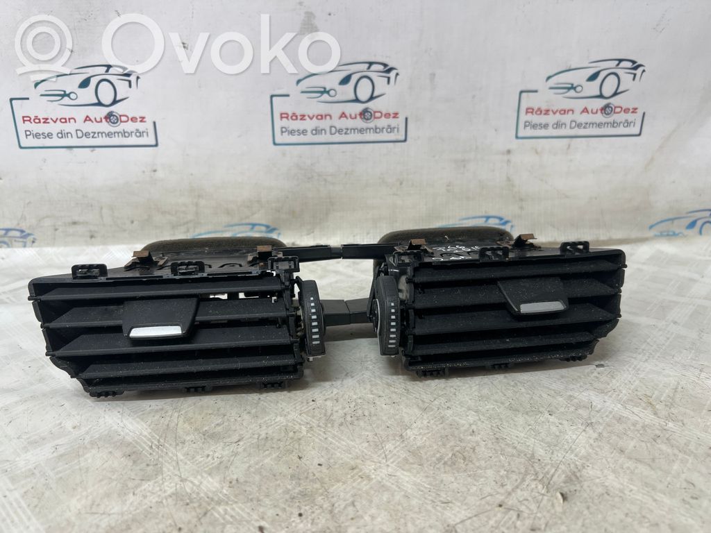 BMW 2 114 E6 E10 E20 Dysze / Kratki środkowego nawiewu deski rozdzielczej 