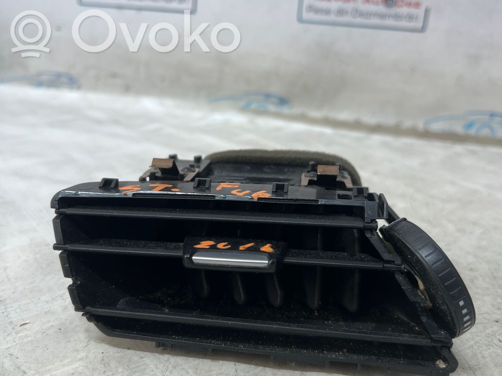 BMW 2 114 E6 E10 E20 Dysze / Kratki środkowego nawiewu deski rozdzielczej 