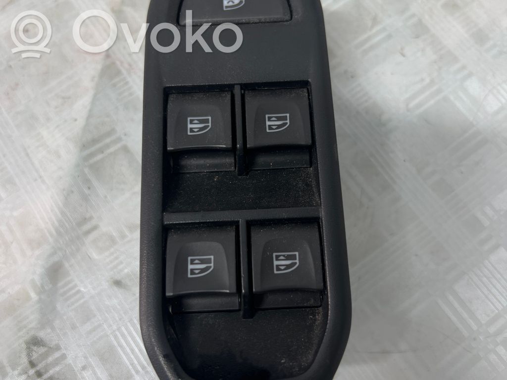 Dacia Duster Interruptor del elevalunas eléctrico 