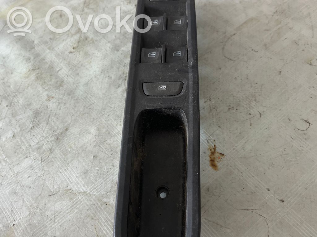 Dacia Sandero Electric window control switch 