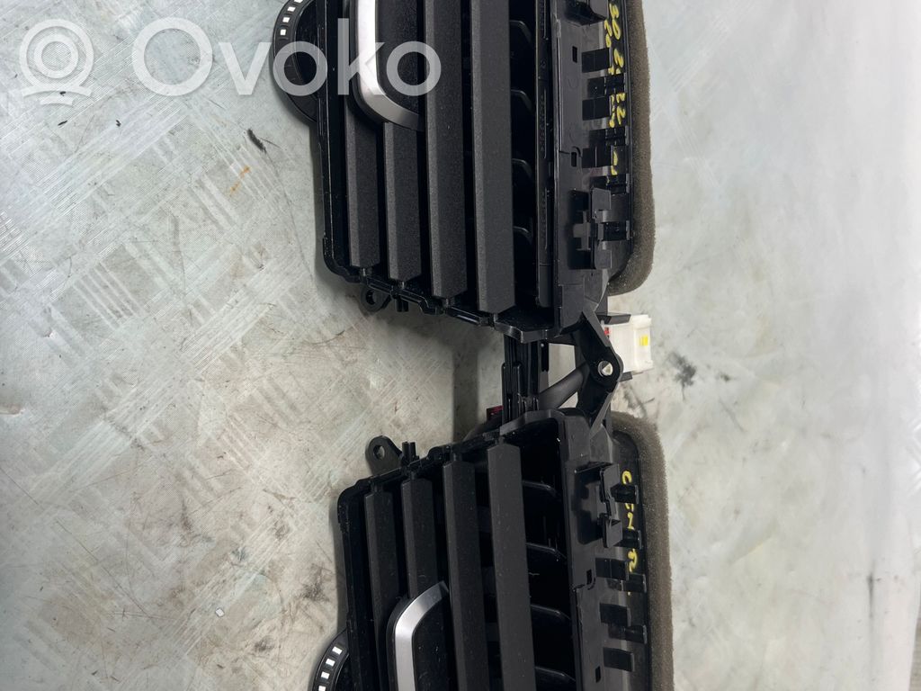 BMW 5 E12 Dysze / Kratki środkowego nawiewu deski rozdzielczej 