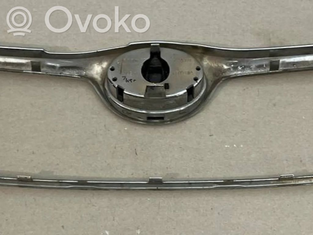 Front grill   5311112A70