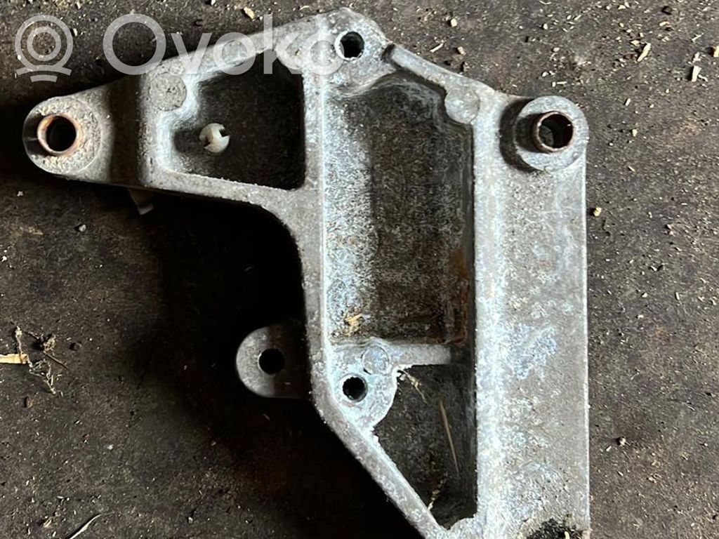 Jaguar S-Type Engine mounting bracket 