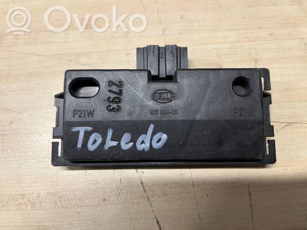 Seat Toledo I (1L) Galinis žibintas dangtyje 