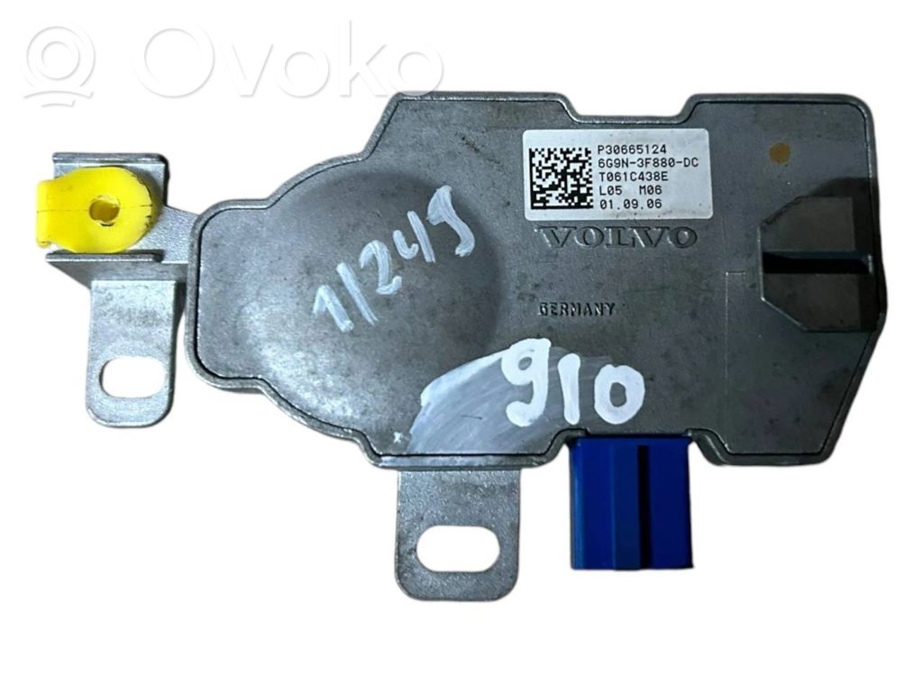 Ohjauspyörän lukitus   P30665124,6G9N3F880DC