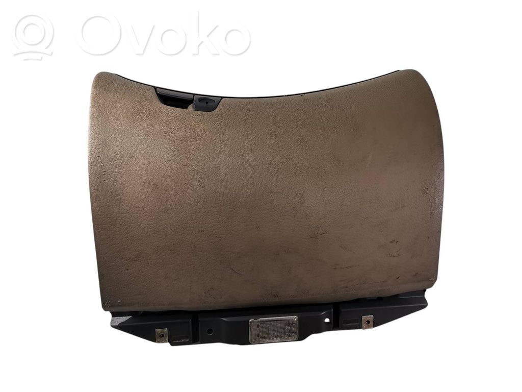 Volvo V70 Glove box 