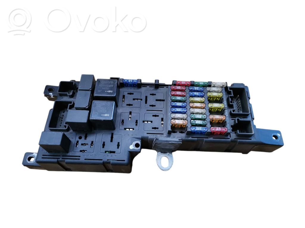 Volvo S60 Ramka / Moduł bezpieczników 