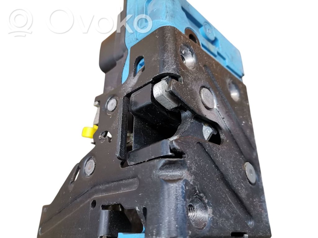 Volvo V70 Front door lock 