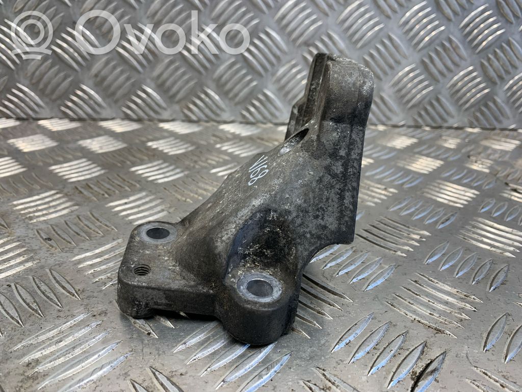 Engine mounting bracket   30741567