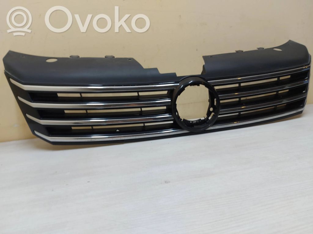Volkswagen PASSAT B7 Etupuskurin ylempi jäähdytinsäleikkö 