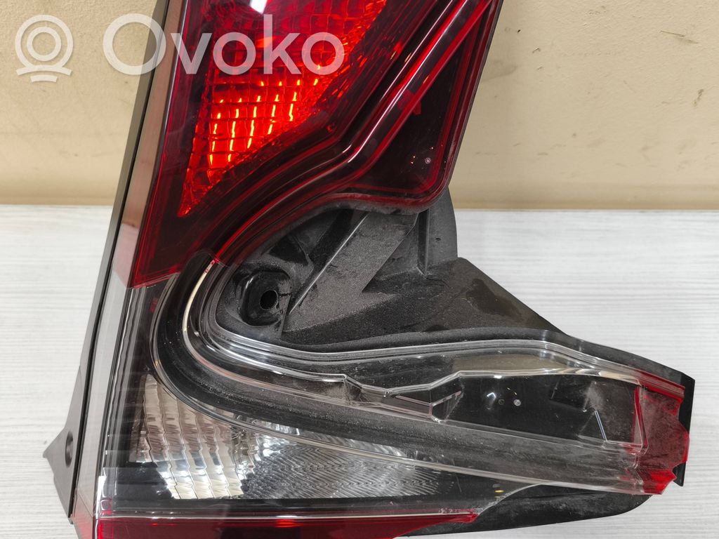 Toyota C-HR I Lampy tylnej klapy bagażnika 