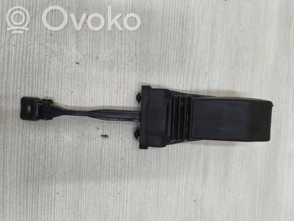 Audi Q2 - Takaoven pidätin 