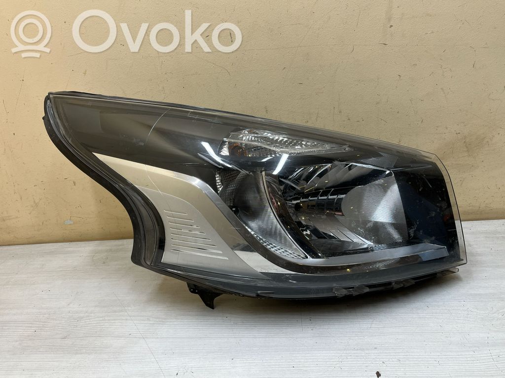 Renault Trafic III (X82) Lampa przednia 