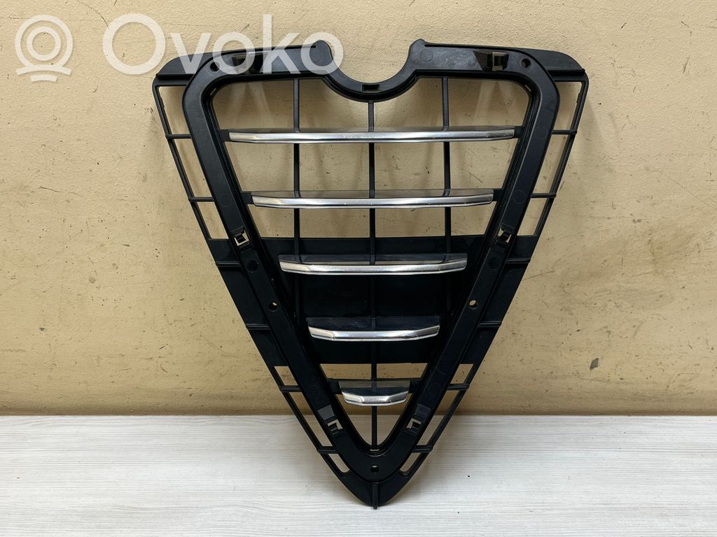 Atrapa chłodnicy / Grill   156085889,156085889