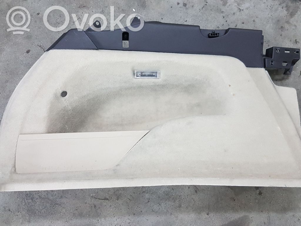 Volkswagen Touareg II Boczek / Tapicerka / bagażnika 