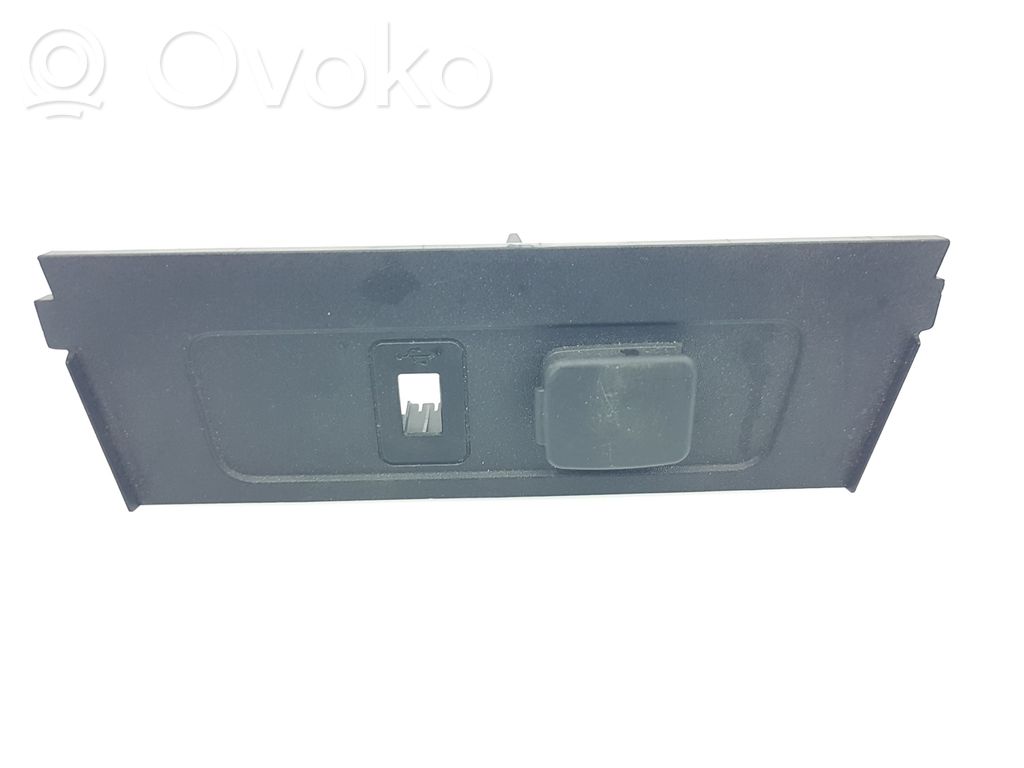 Gniazdo 12V przednie   GJ5T19A487AAW,GJ5T19A487,GJ54S045P64