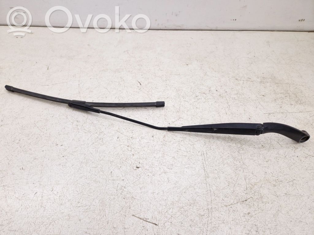 Ford Explorer VI Front wiper blade arm 