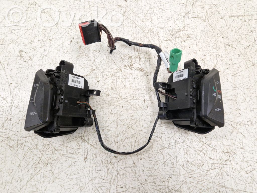 Ford C-MAX II Steering wheel buttons/switches 