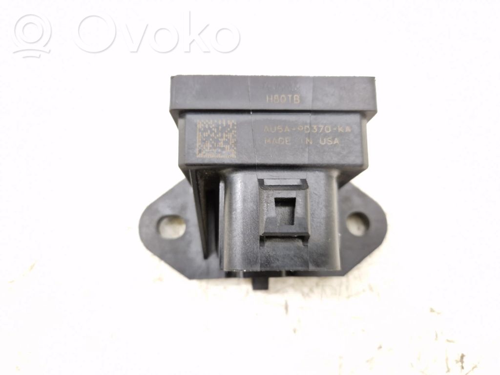 Ford C-MAX II Fuel pump relay 
