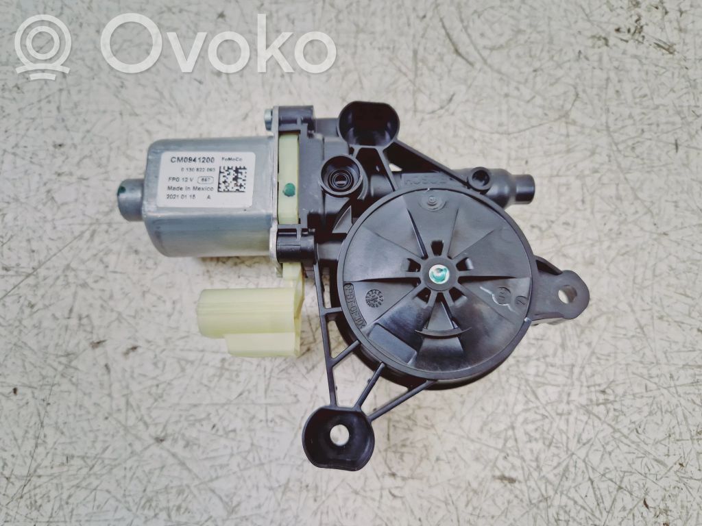 Ford Escape IV Motor del regulador de la ventanilla de la puerta delantera 