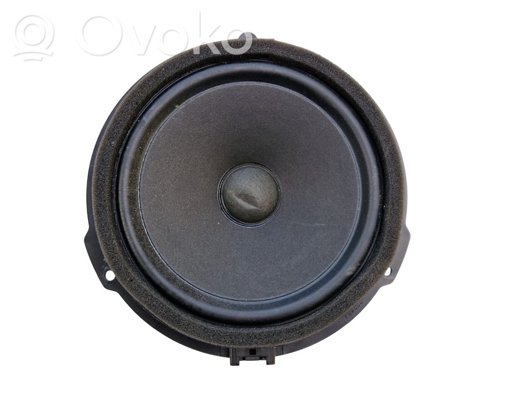 Ford Escape IV Garsiakalbis (-iai) priekinėse duryse 
