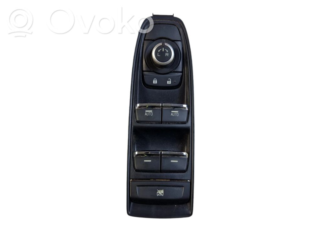 Subaru Forester SK Electric window control switch 