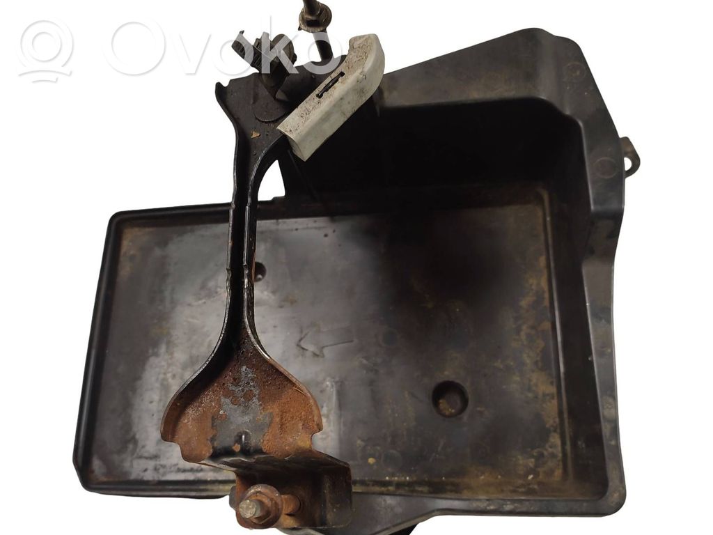 Subaru Outback (BS) Battery tray 