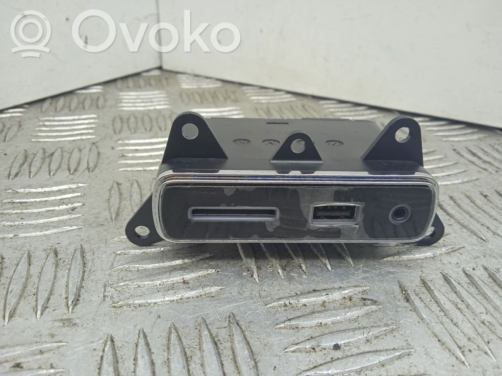 Jeep Grand Cherokee USB socket connector 