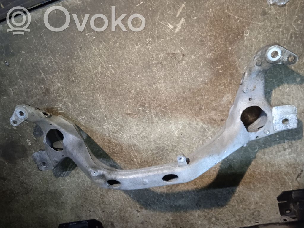 Volkswagen Touareg II Engine mounting bracket 