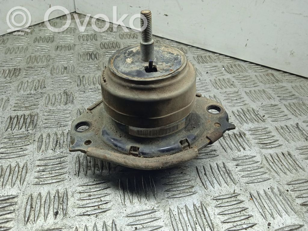 Jeep Grand Cherokee Engine mount bracket 
