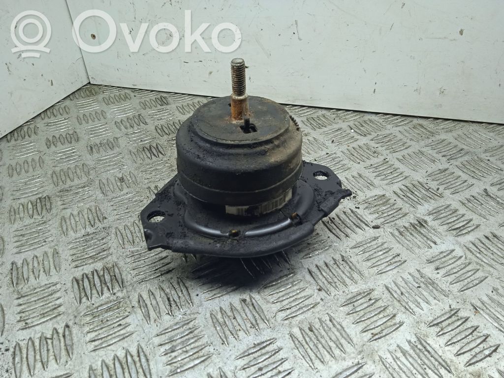 Jeep Grand Cherokee Engine mount bracket 