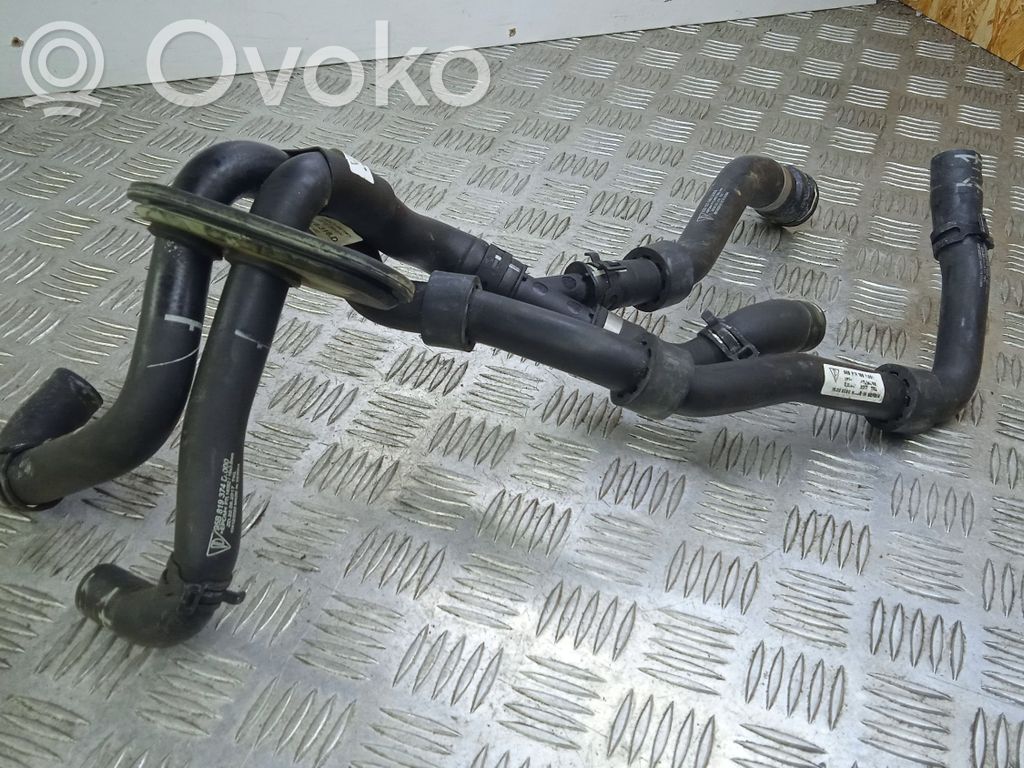 Porsche Macan (95B) Engine coolant pipe/hose 