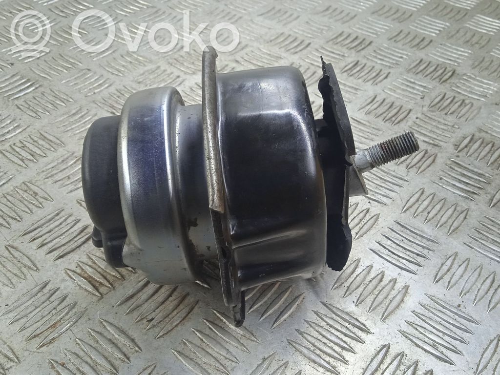 Engine mount bracket   P678710302