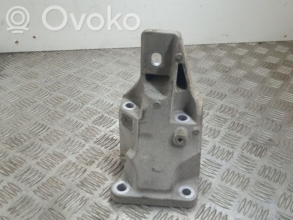 Land Rover Range Rover Sport L494 Engine mounting bracket 