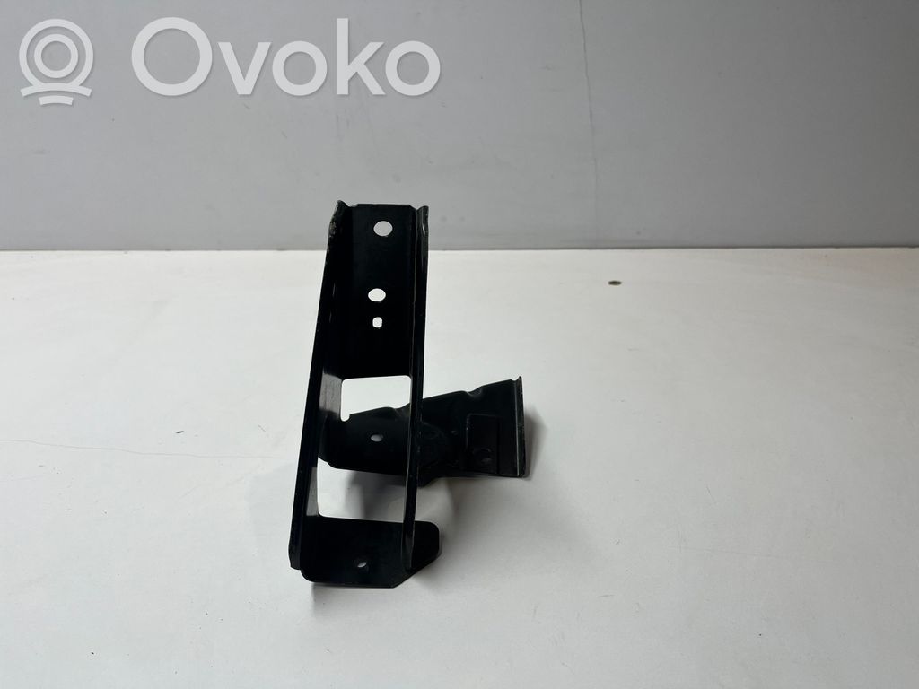 Radiator mount bracket   8040554